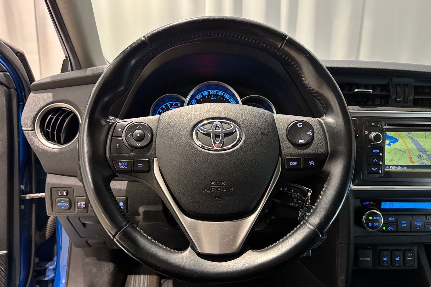 Toyota Auris vaihtoauto