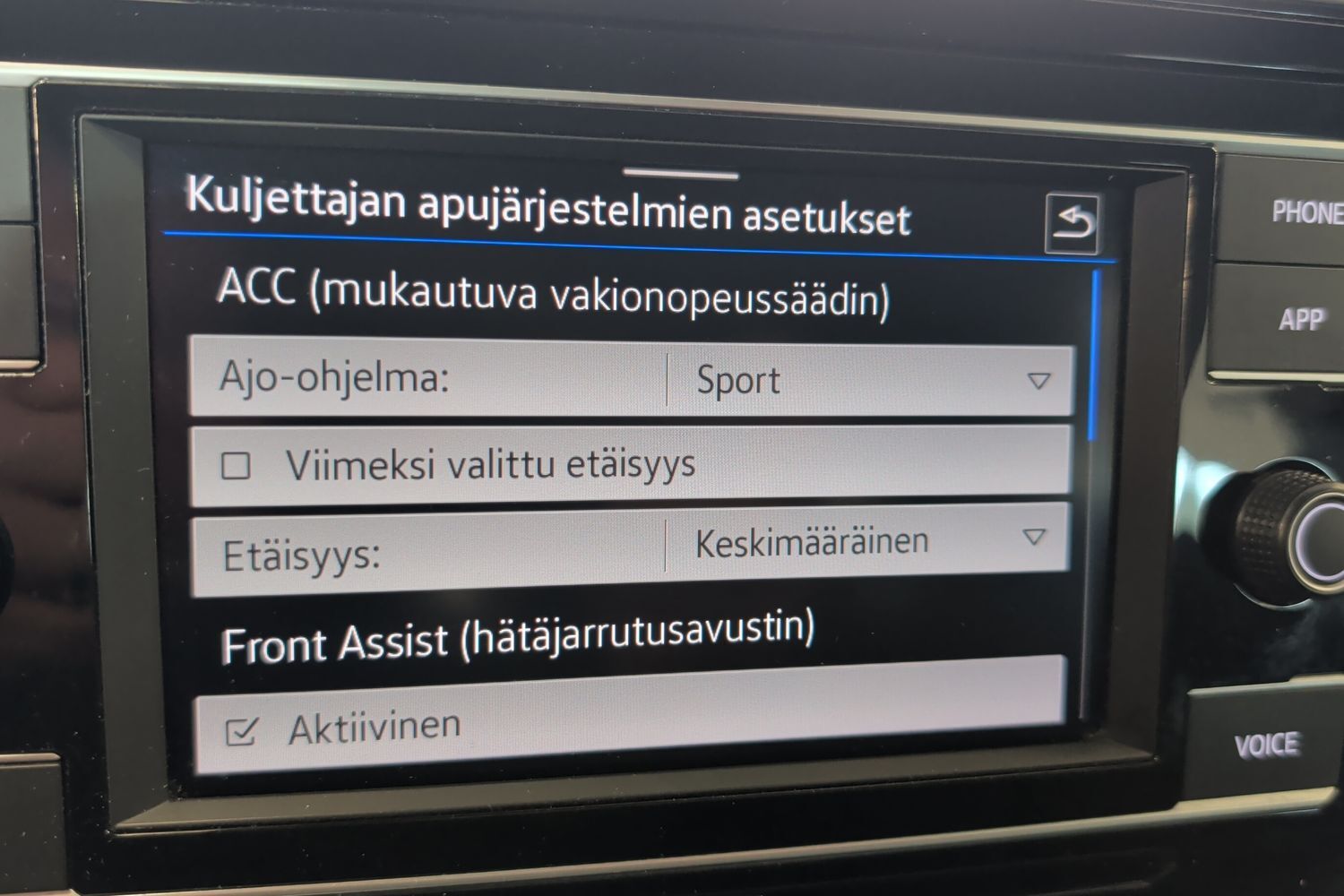 Volkswagen T-Roc vaihtoauto