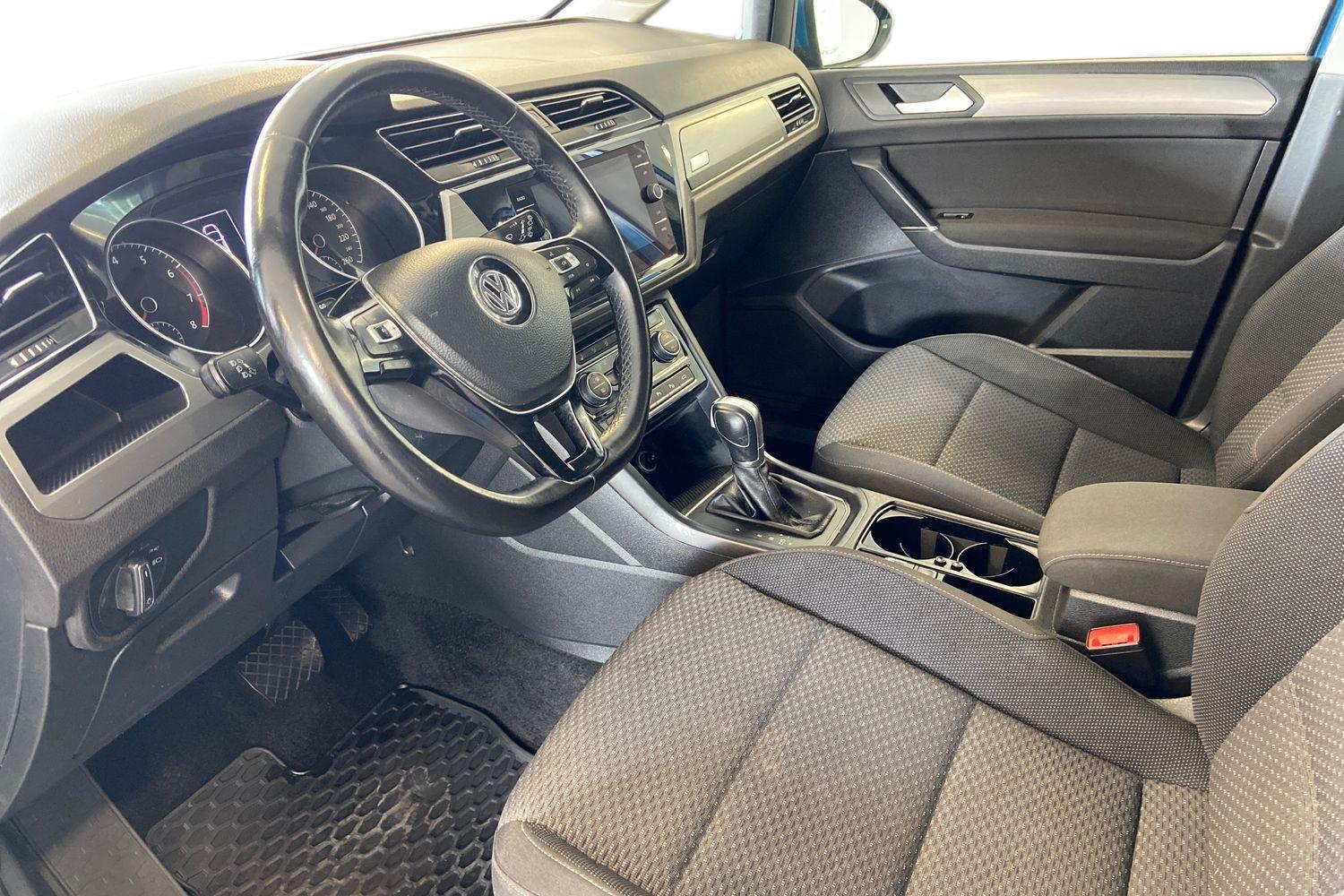 Volkswagen Touran vaihtoauto