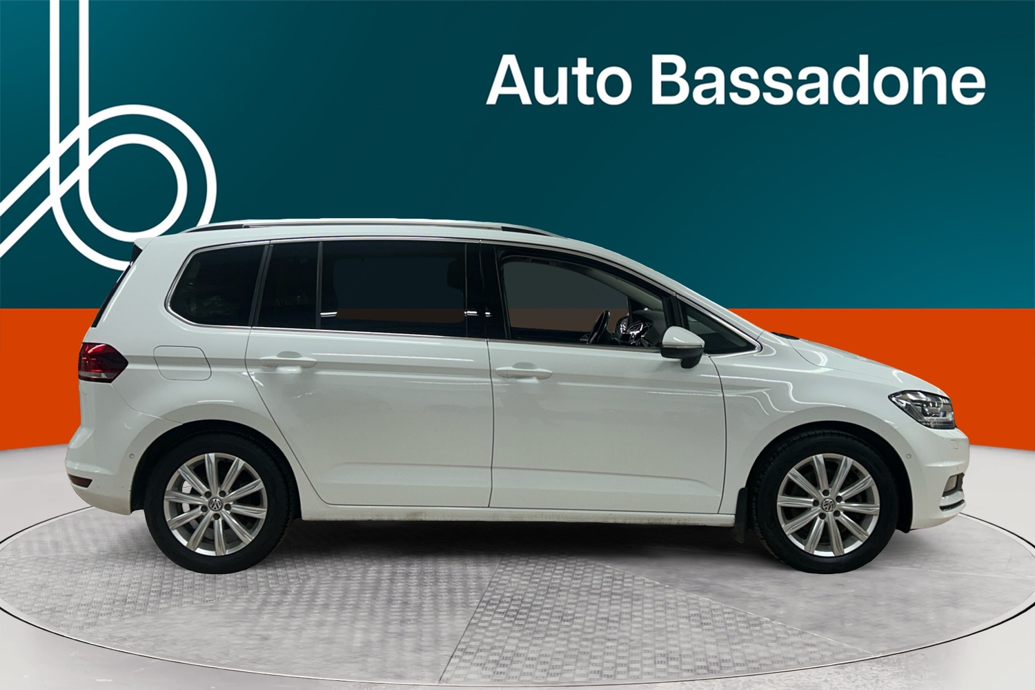 Volkswagen Touran vaihtoauto