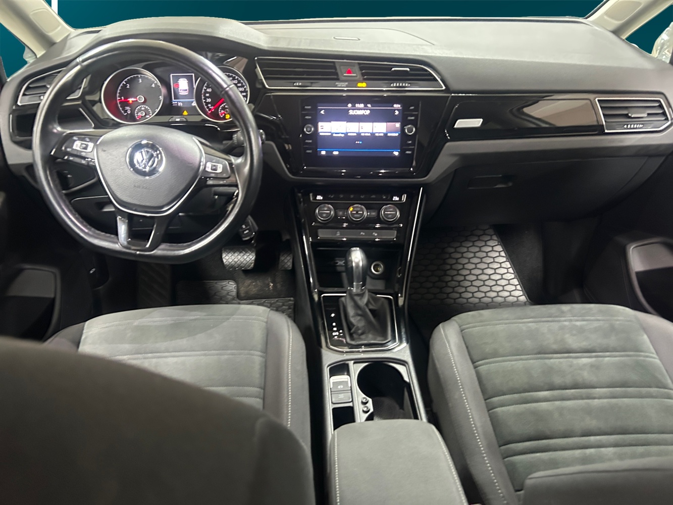 Volkswagen Touran vaihtoauto