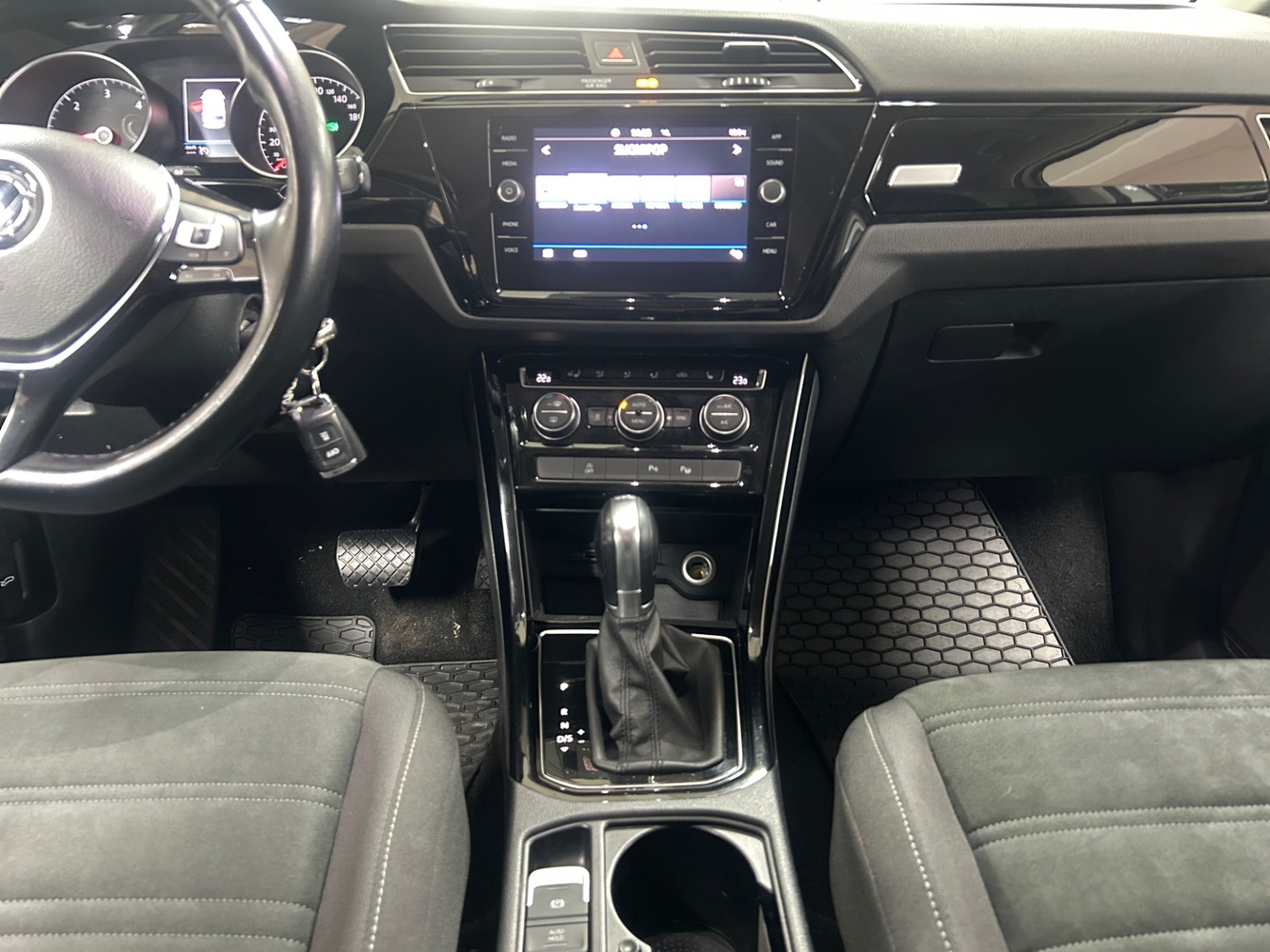 Volkswagen Touran vaihtoauto