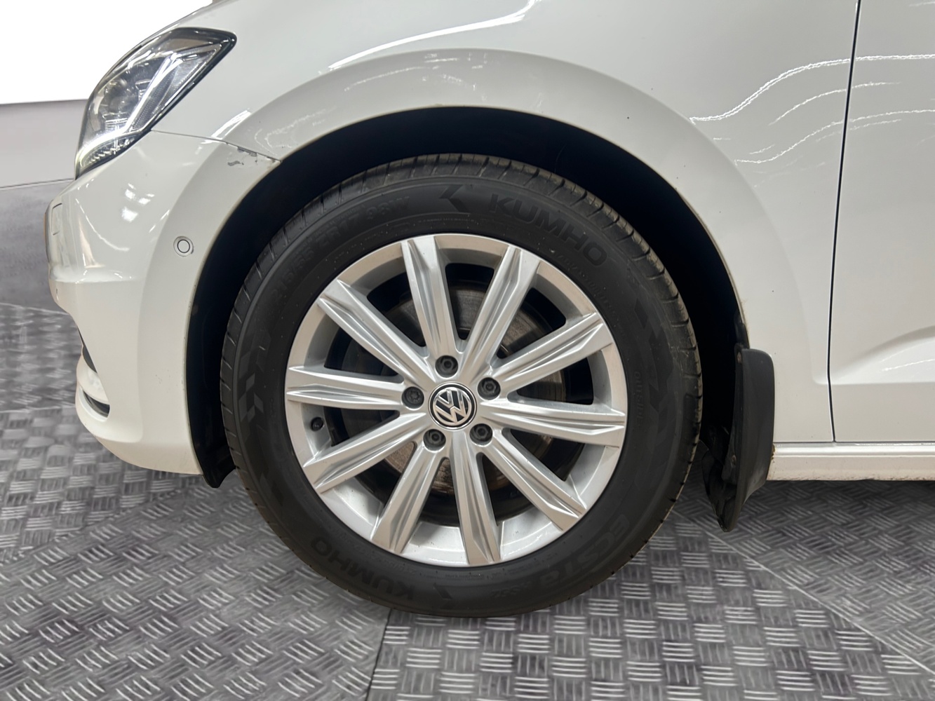 Volkswagen Touran vaihtoauto