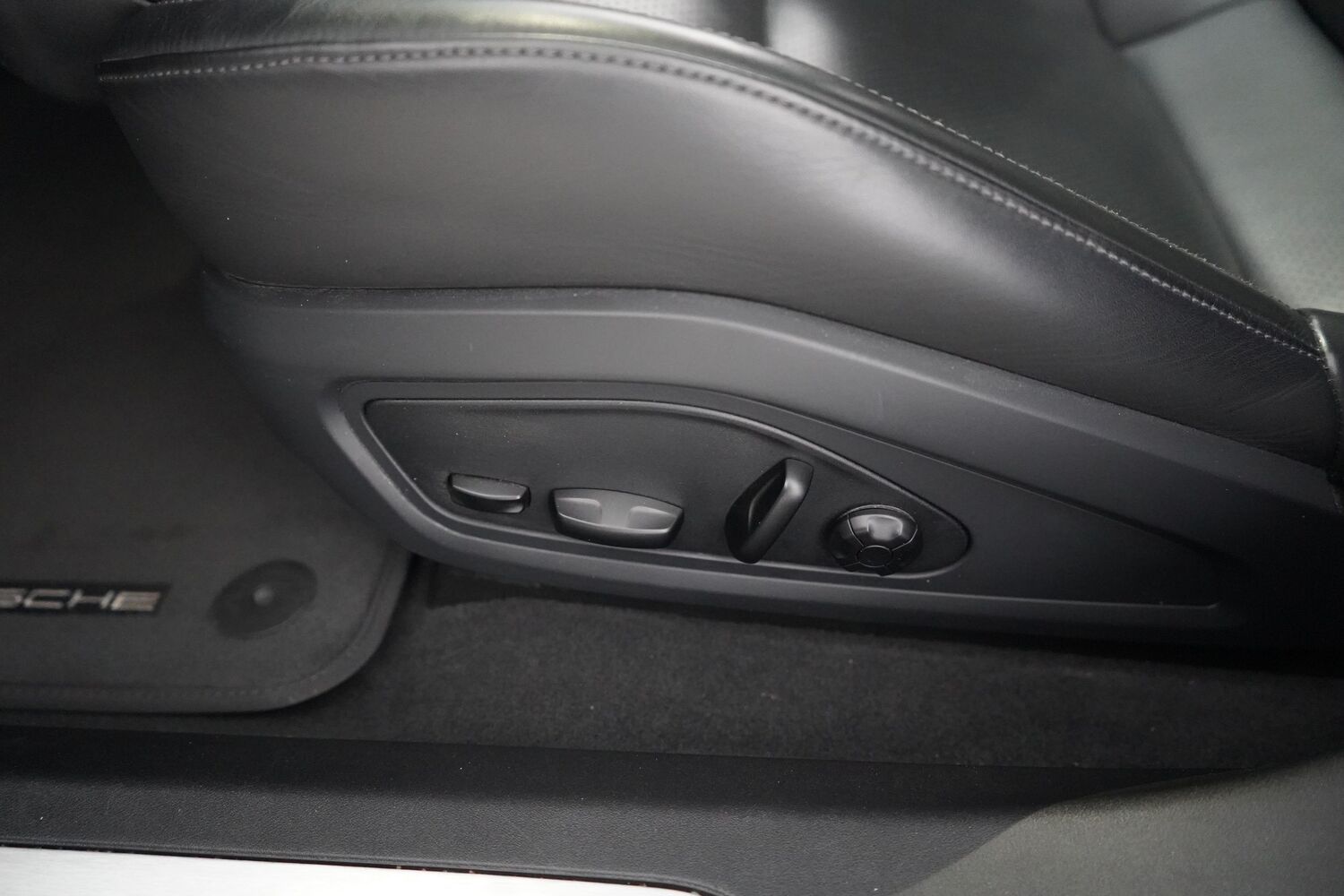 Porsche Taycan vaihtoauto