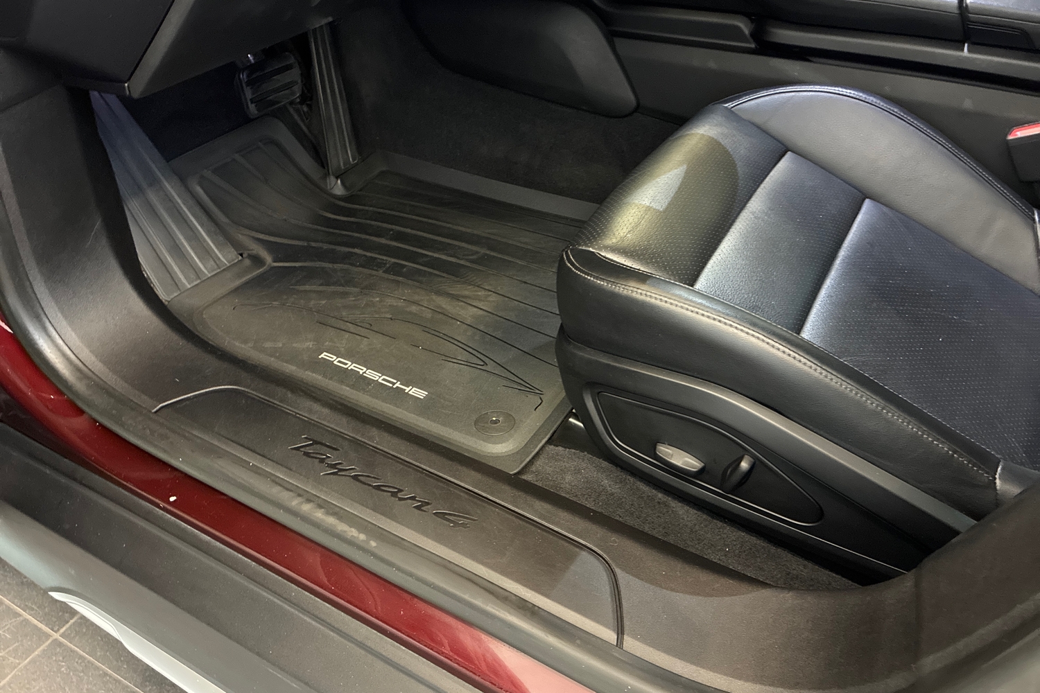 Porsche Taycan vaihtoauto