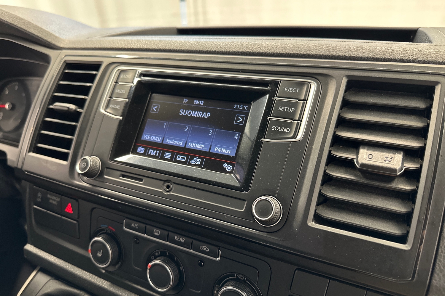 Volkswagen Caravelle vaihtoauto
