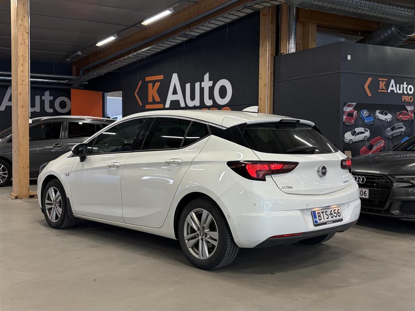 Opel Astra vaihtoauto