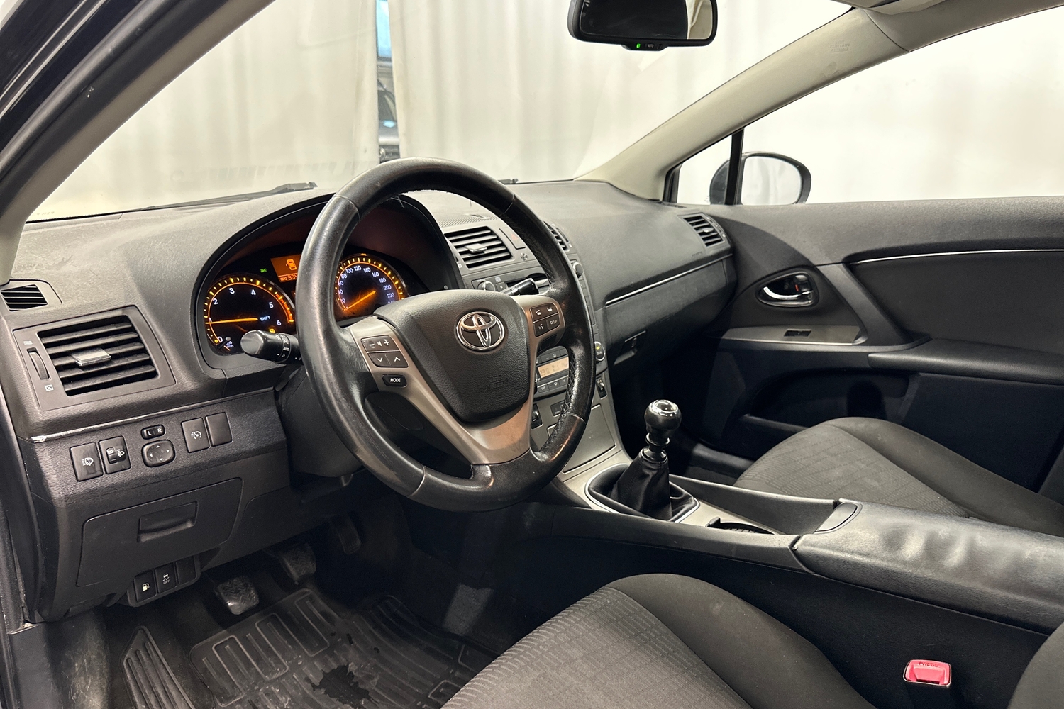 Toyota Avensis vaihtoauto