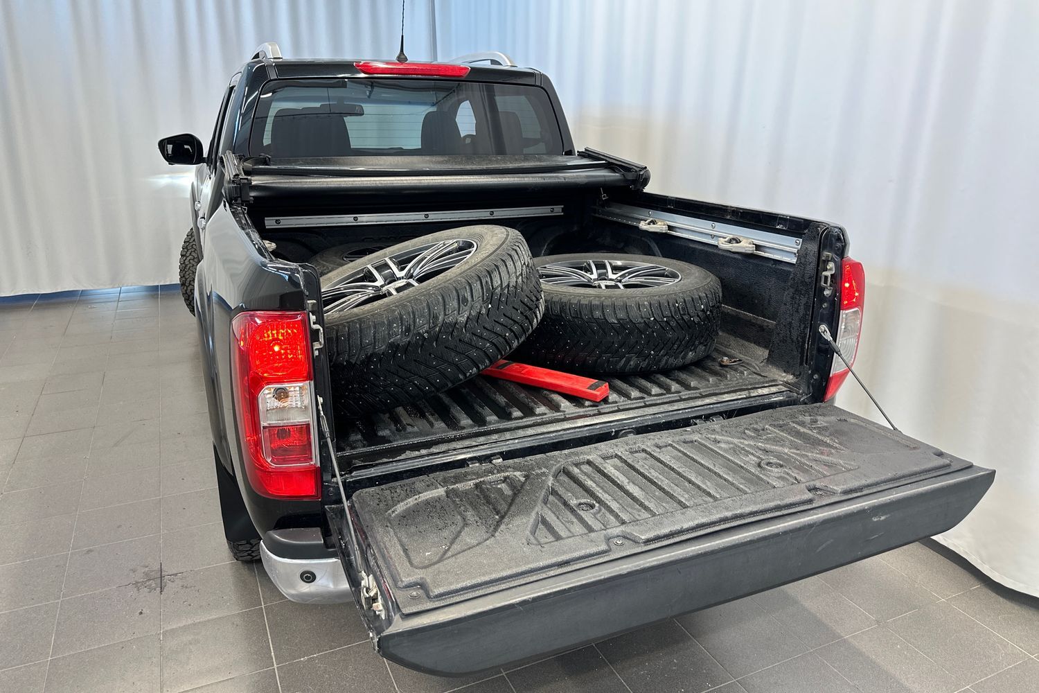 Nissan Navara vaihtoauto
