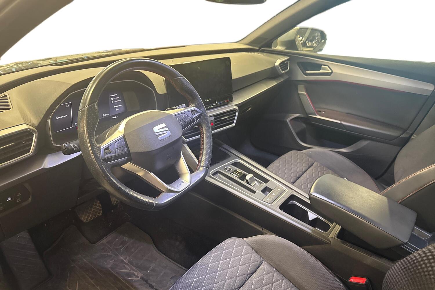 SEAT Leon Sportstourer vaihtoauto
