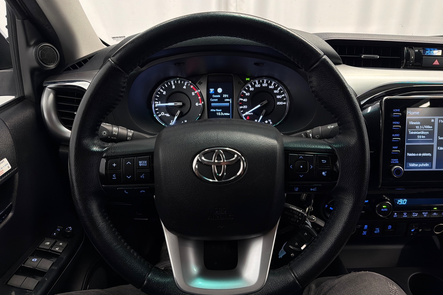 Toyota Hilux vaihtoauto