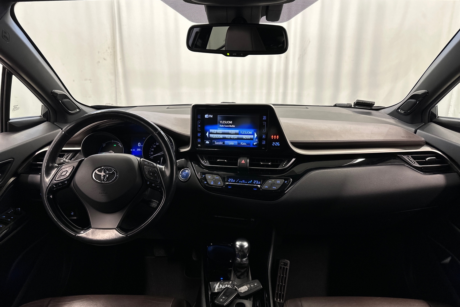 Toyota C-HR vaihtoauto