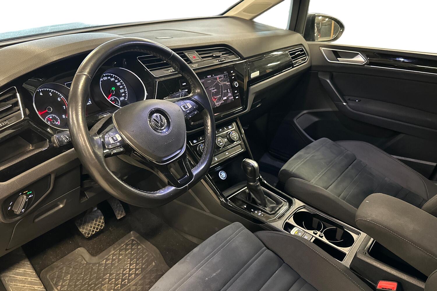 Volkswagen Touran vaihtoauto
