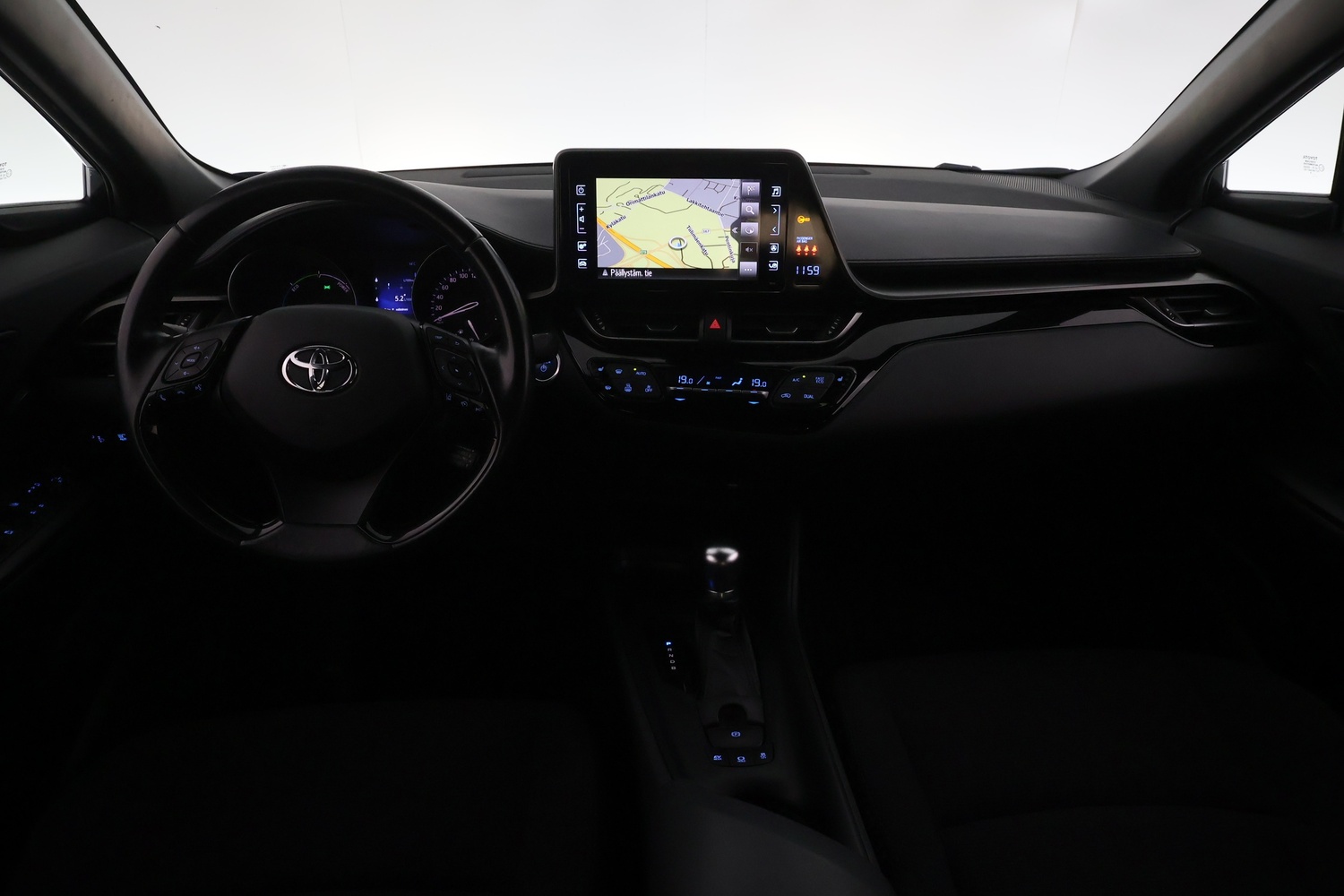 Toyota C-HR vaihtoauto