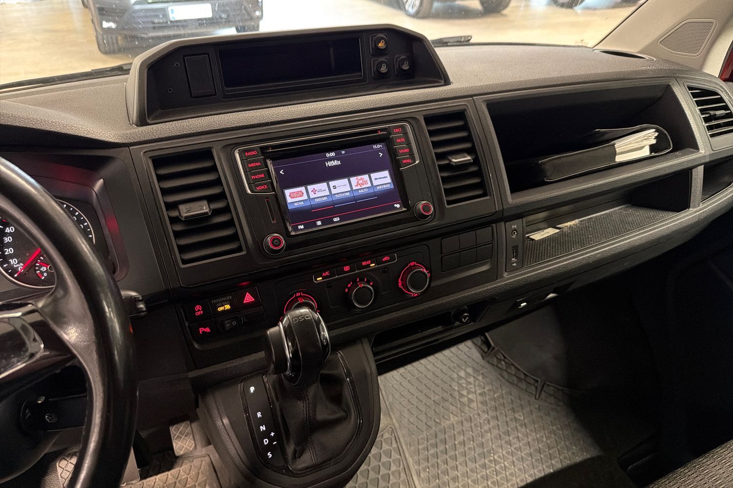 Volkswagen Caravelle vaihtoauto
