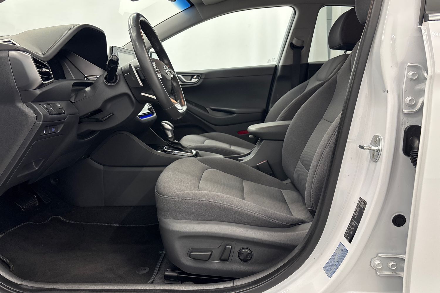 Hyundai IONIQ hybrid vaihtoauto