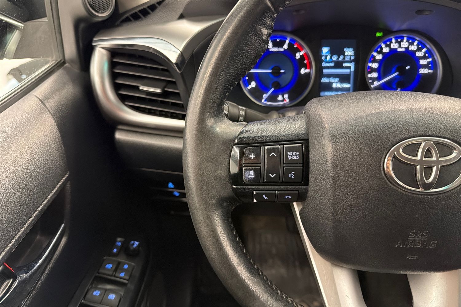 Toyota Hilux vaihtoauto