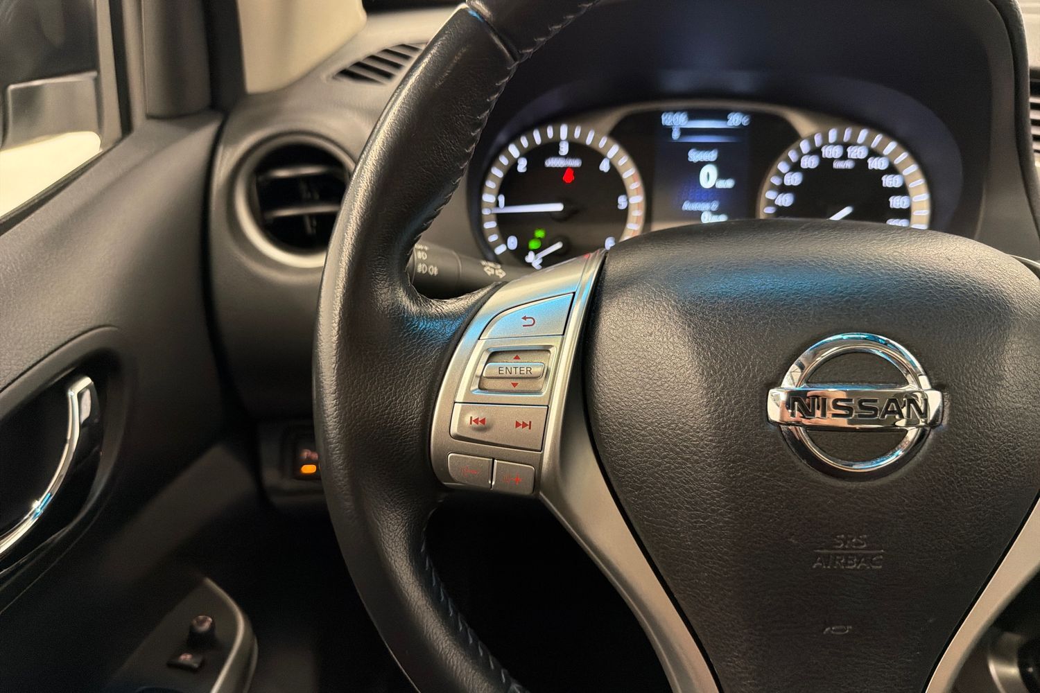 Nissan Navara vaihtoauto