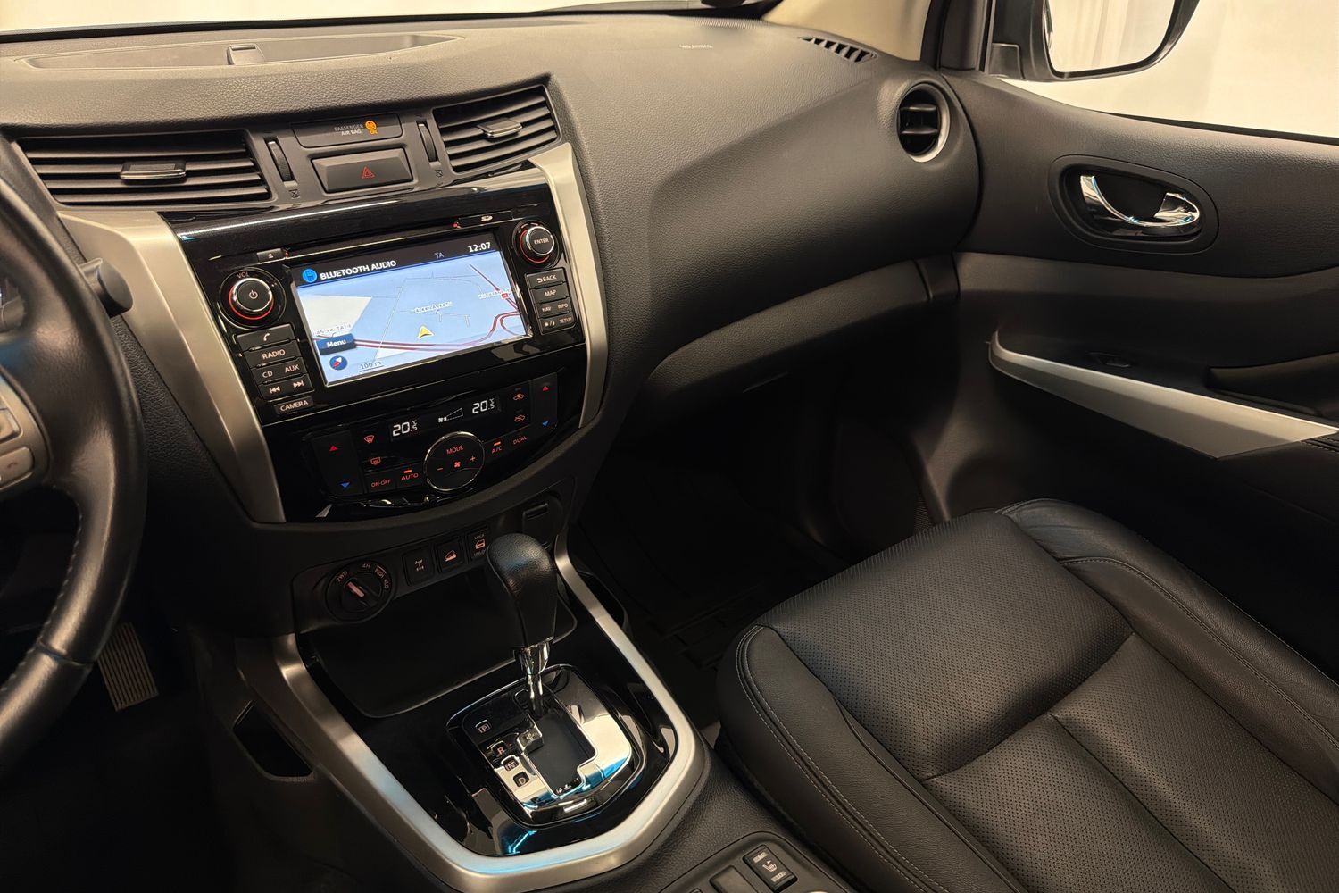 Nissan Navara vaihtoauto
