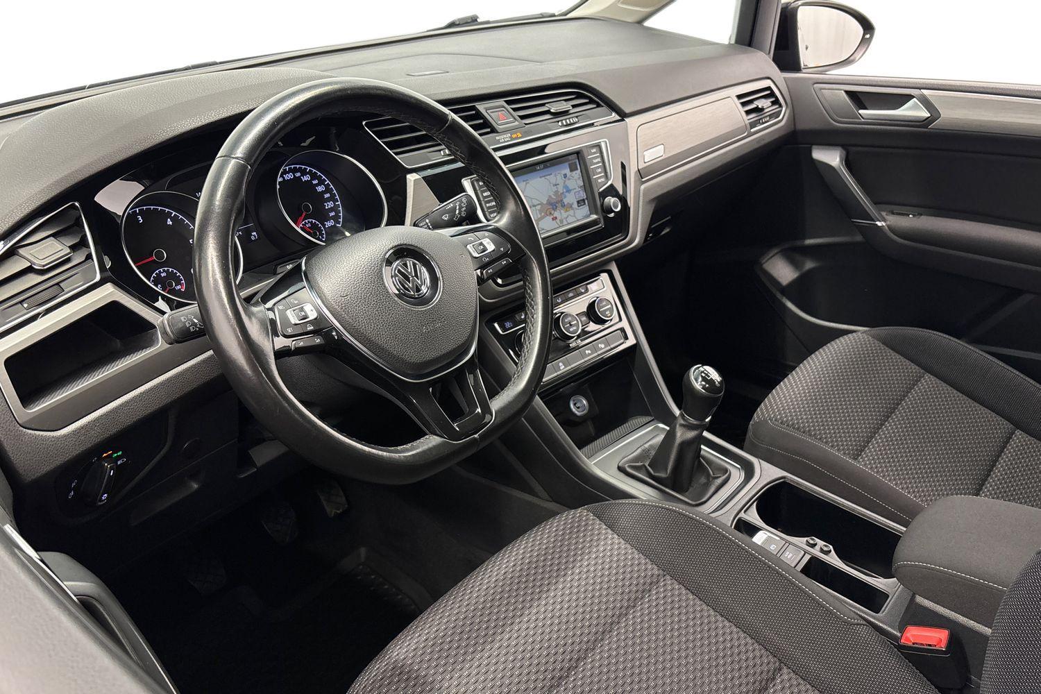 Volkswagen Touran vaihtoauto