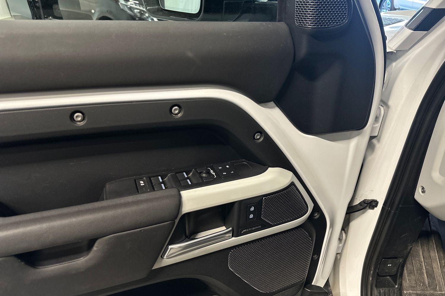 Land Rover Defender vaihtoauto