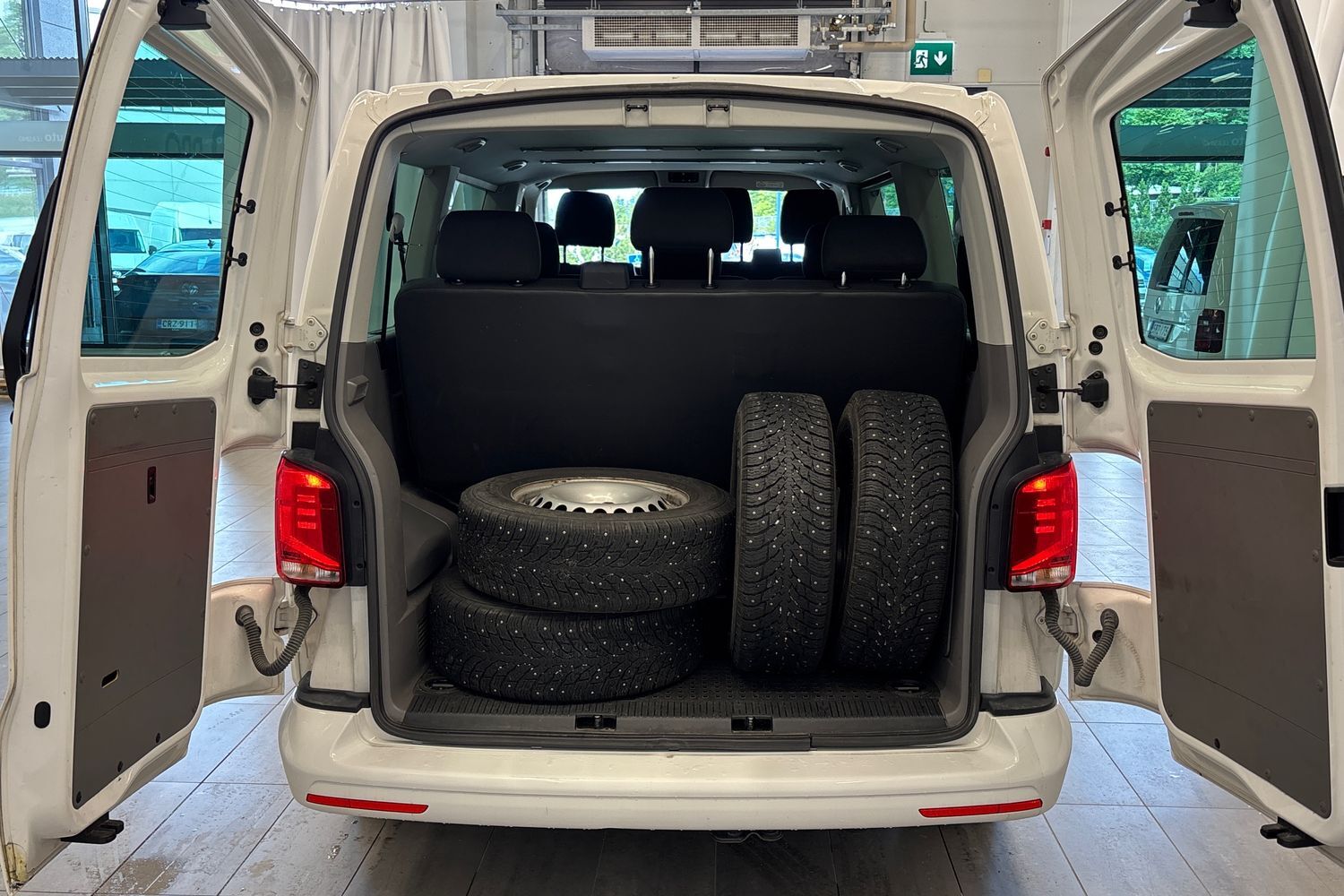 Volkswagen Caravelle vaihtoauto