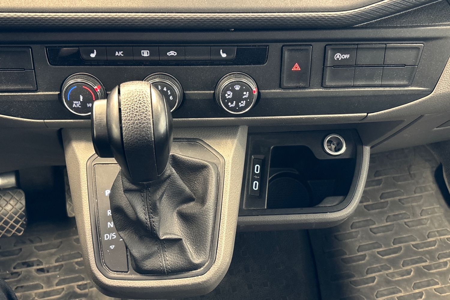 Volkswagen Caravelle vaihtoauto
