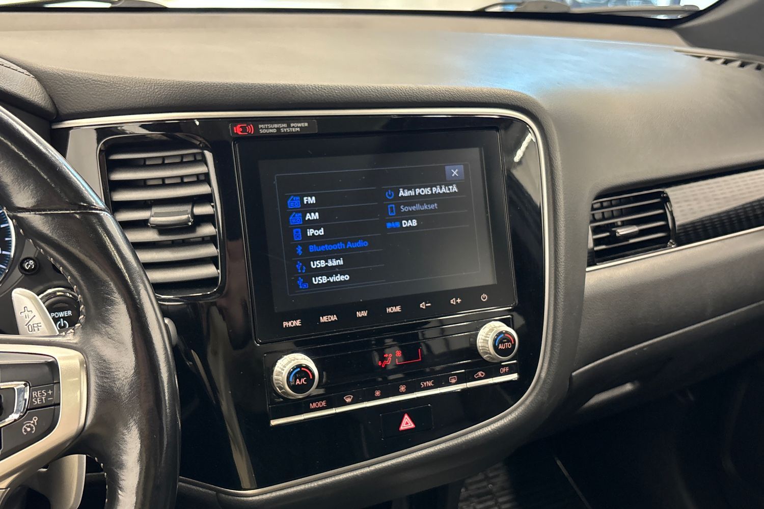 Mitsubishi Outlander PHEV vaihtoauto