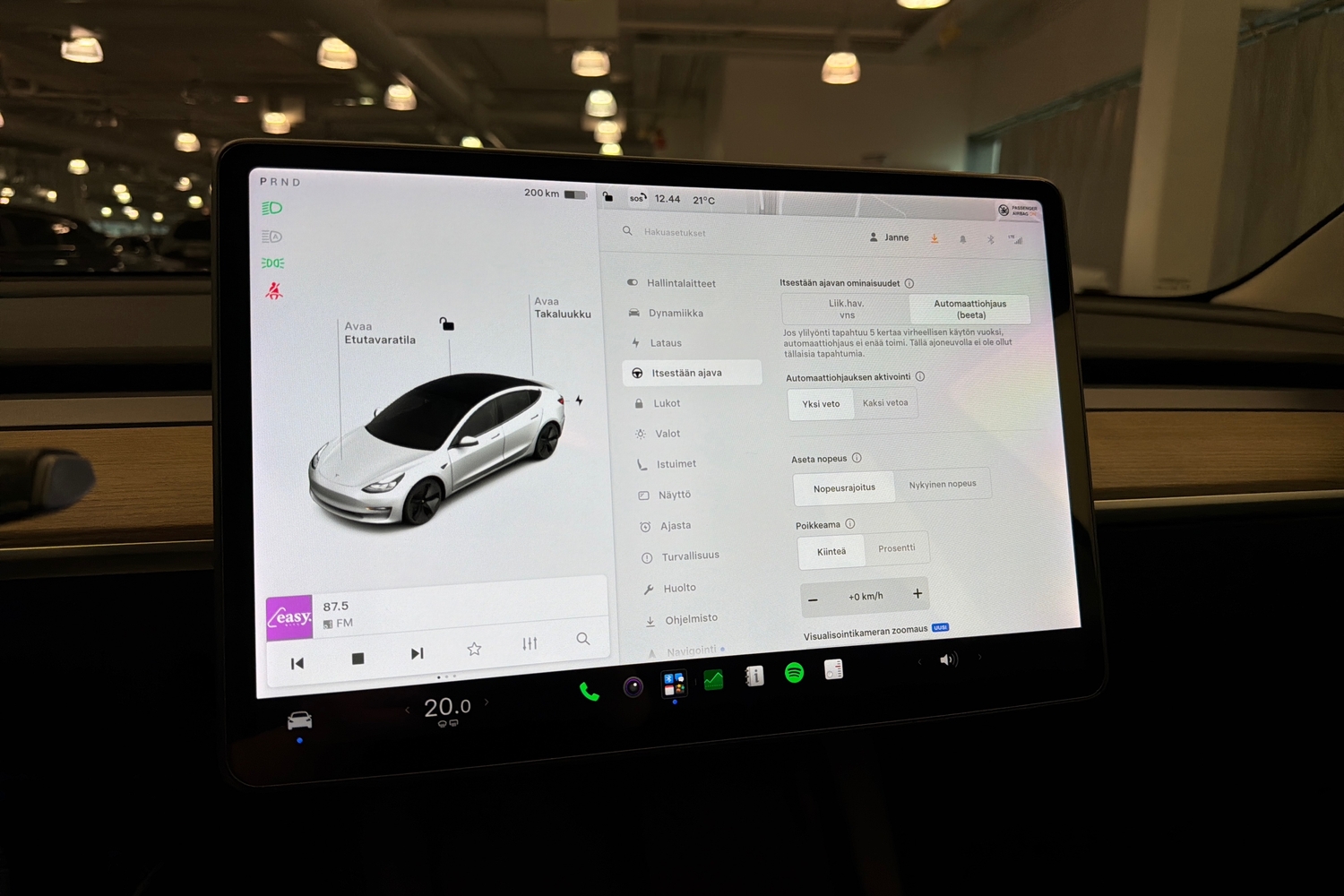 Tesla Model 3 vaihtoauto