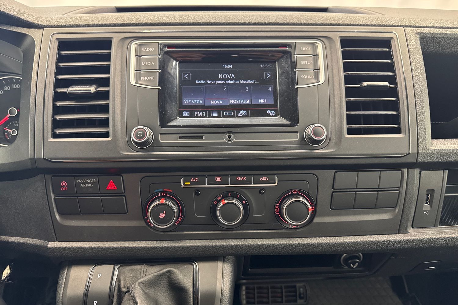Volkswagen Caravelle vaihtoauto