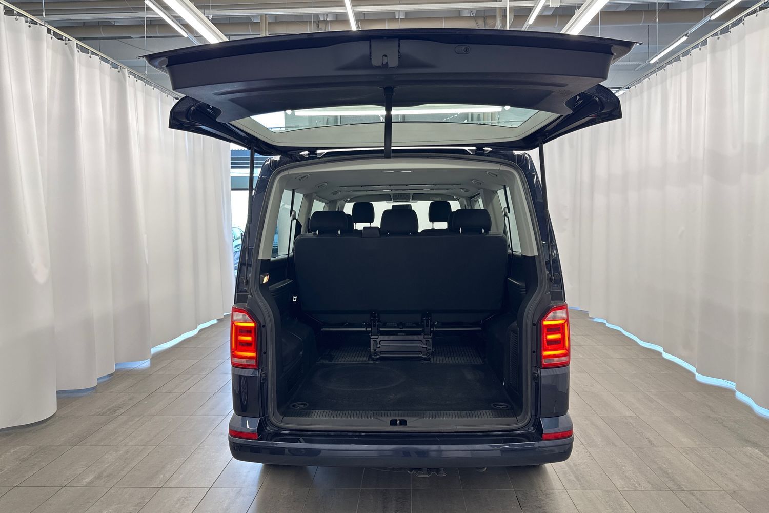 Volkswagen Caravelle vaihtoauto