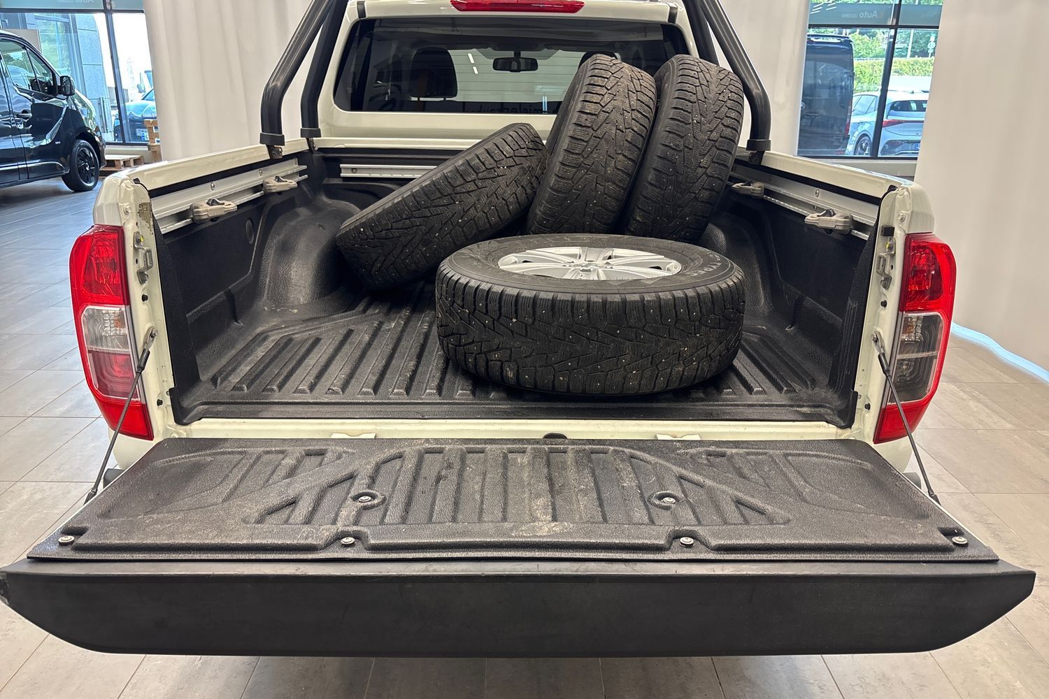 Nissan Navara vaihtoauto