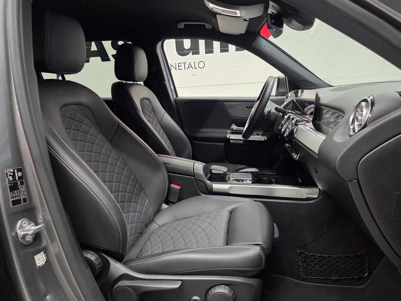 Mercedes-Benz GLB vaihtoauto