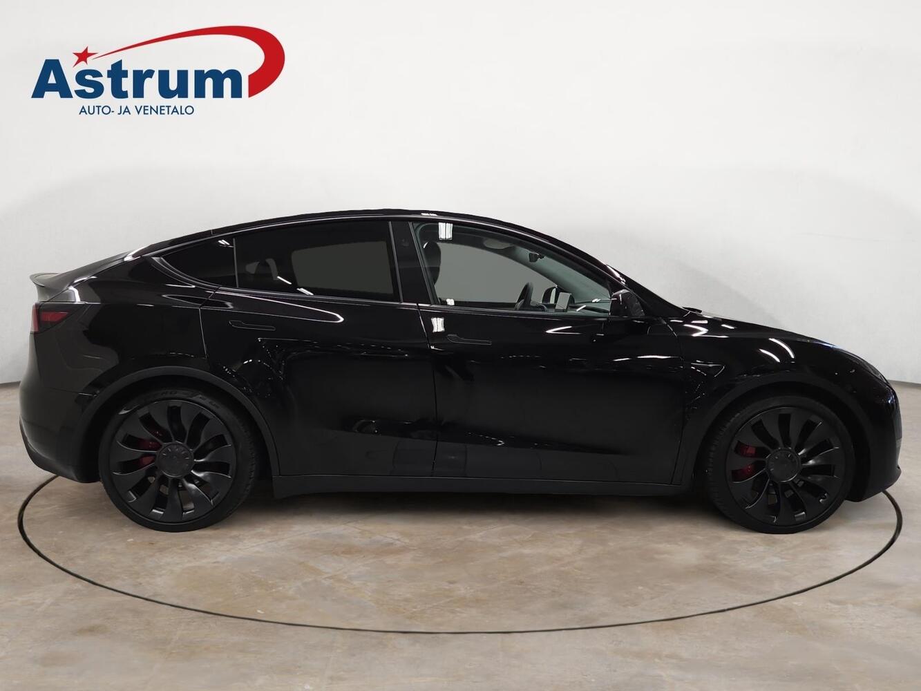 Tesla Model Y vaihtoauto