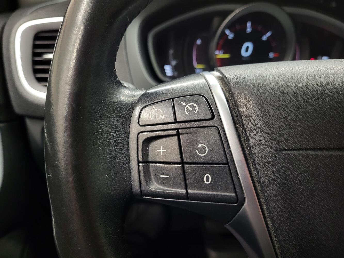 Volvo V40 Cross Country vaihtoauto