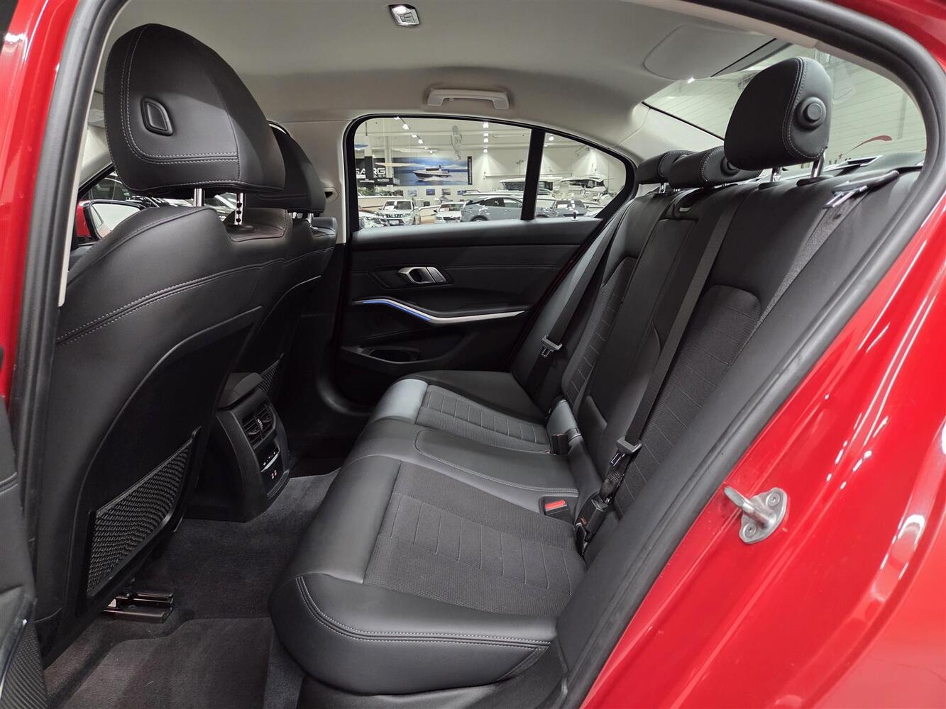 BMW 330 vaihtoauto
