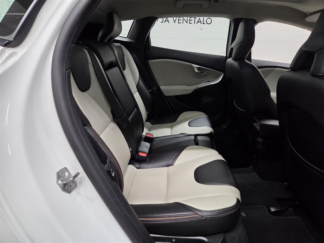 Volvo V40 Cross Country vaihtoauto