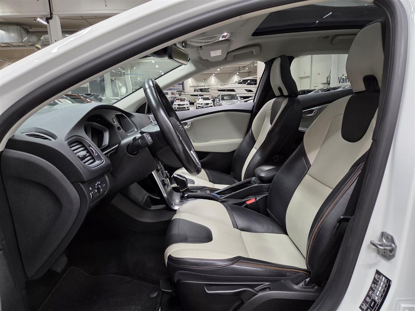 Volvo V40 Cross Country vaihtoauto