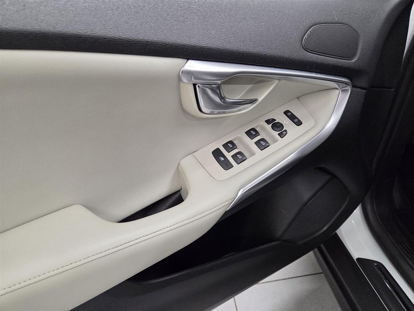 Volvo V40 Cross Country vaihtoauto