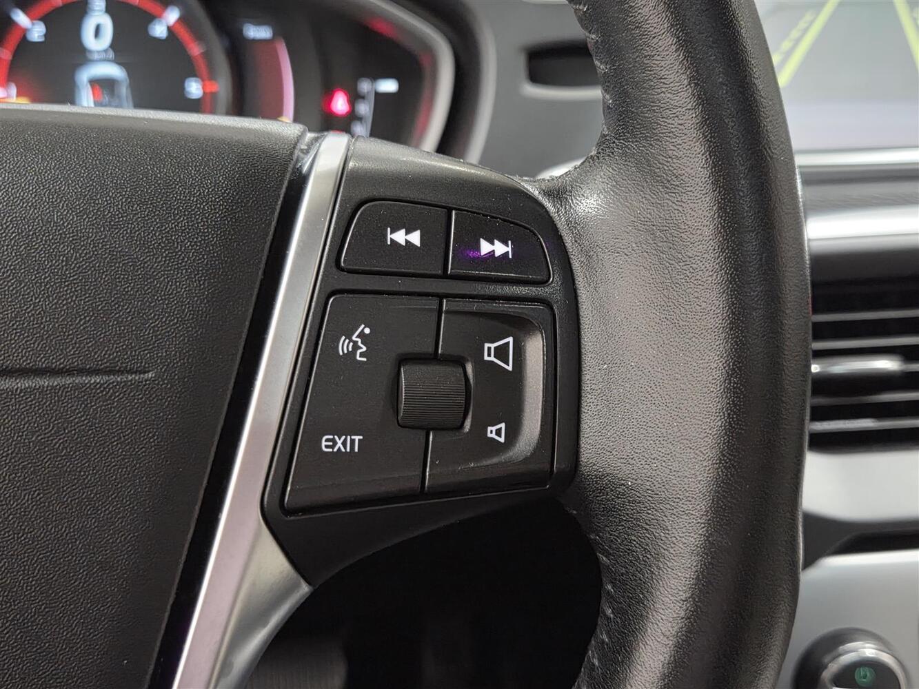 Volvo V40 Cross Country vaihtoauto