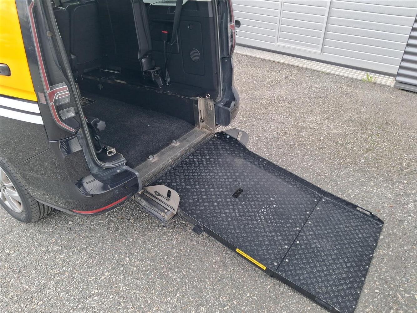 Volkswagen Caddy Maxi vaihtoauto