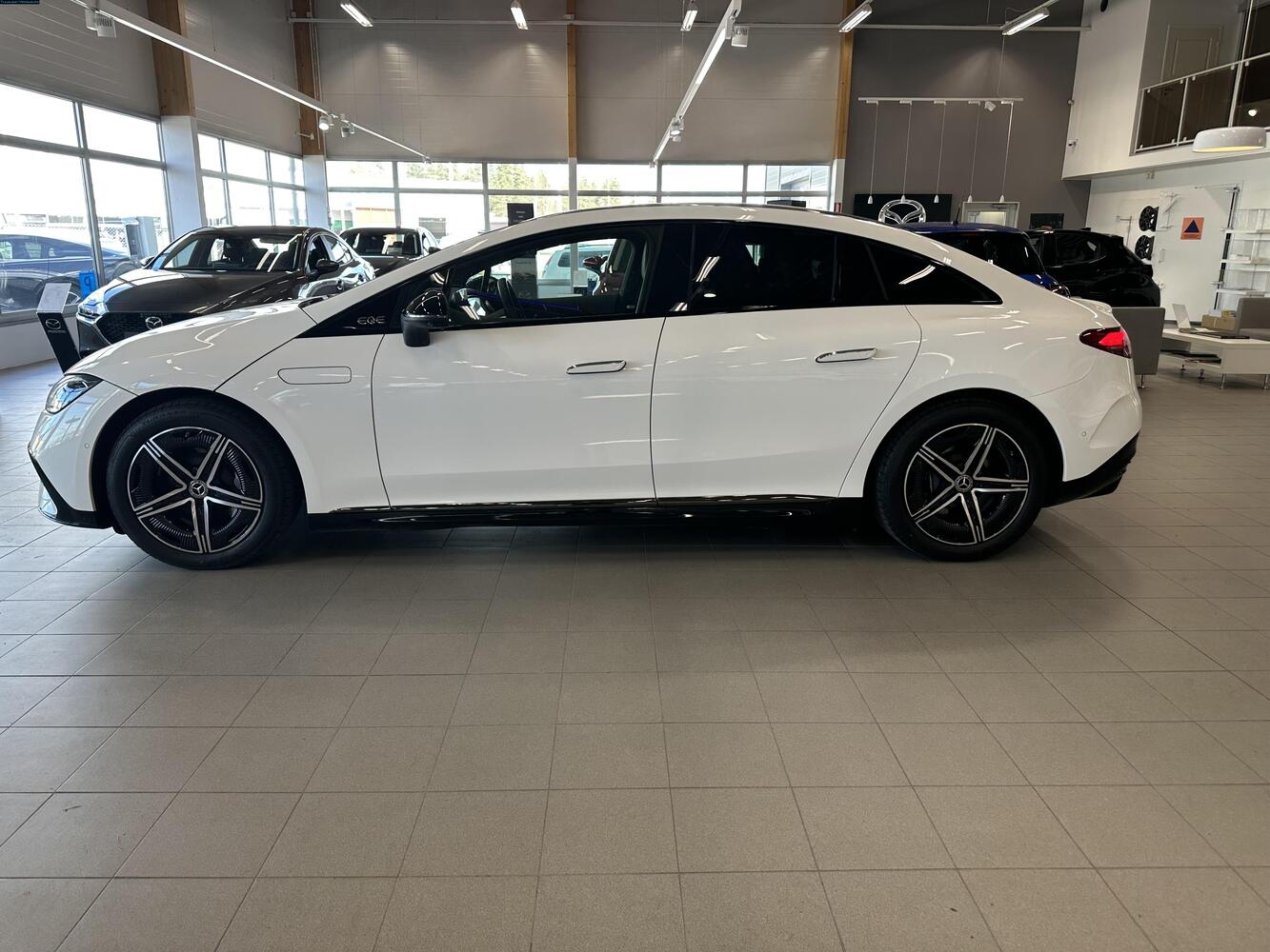 Mercedes-Benz EQE vaihtoauto