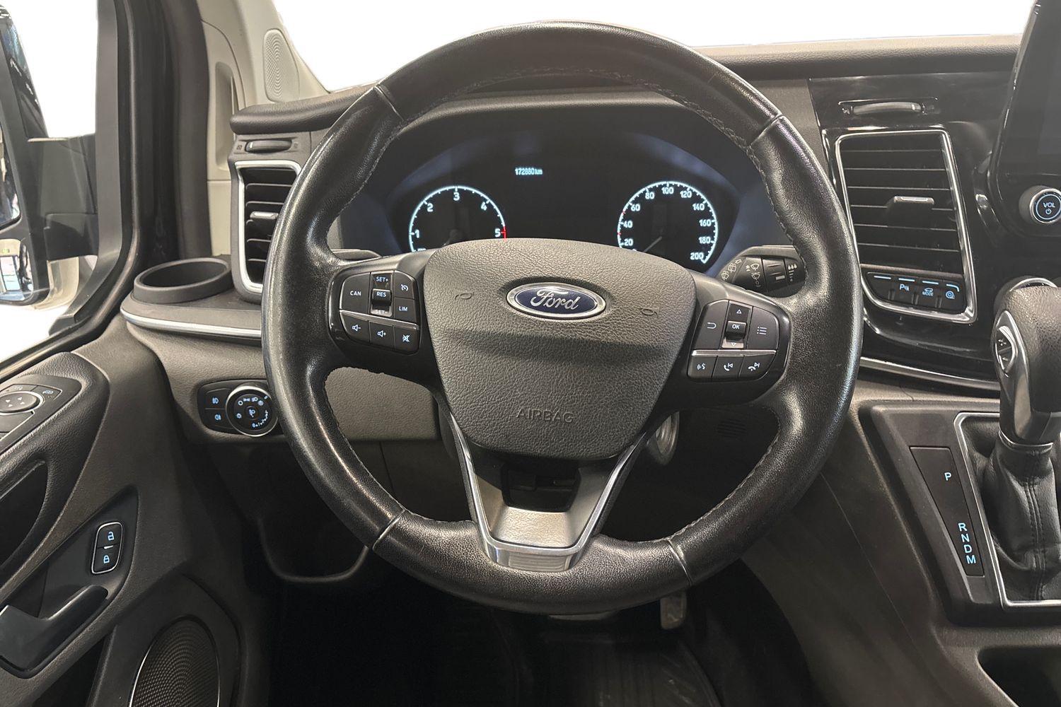 Ford Tourneo Custom vaihtoauto