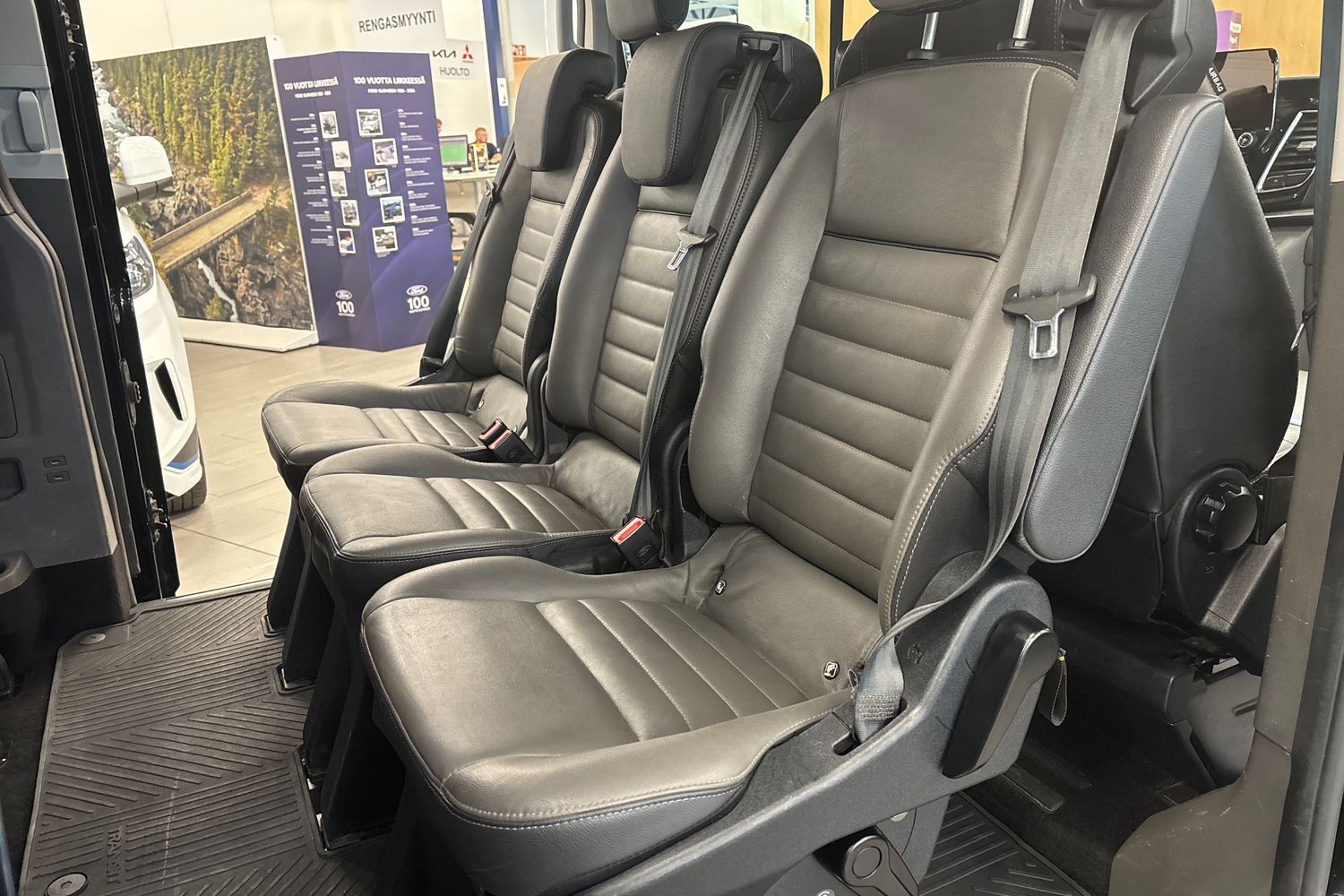 Ford Tourneo Custom vaihtoauto
