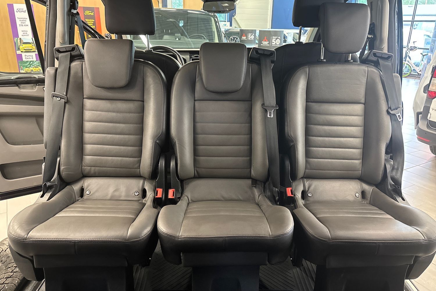 Ford Tourneo Custom vaihtoauto