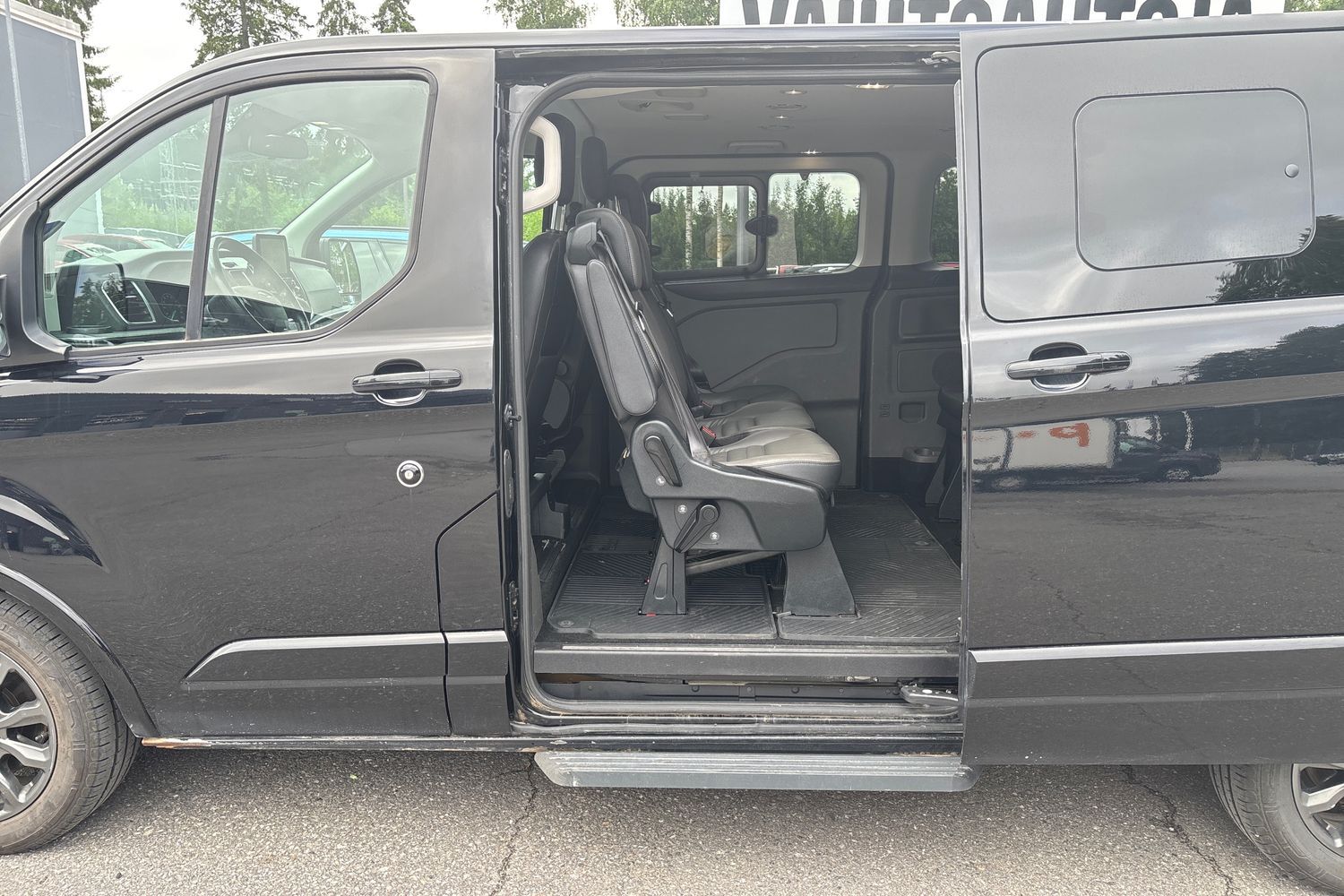 Ford Tourneo Custom vaihtoauto
