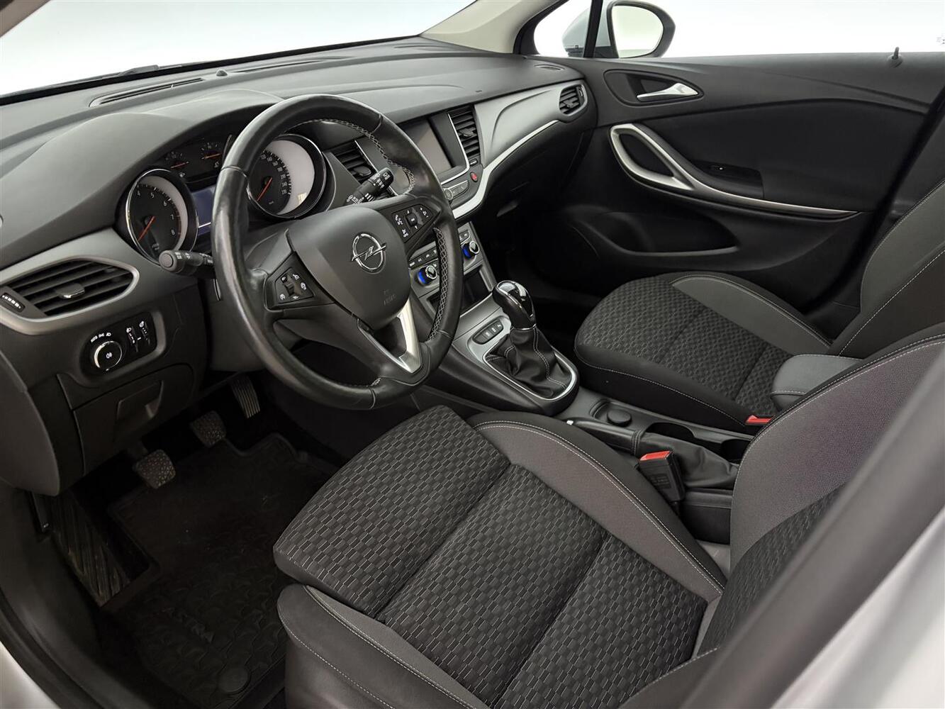 Opel Astra vaihtoauto