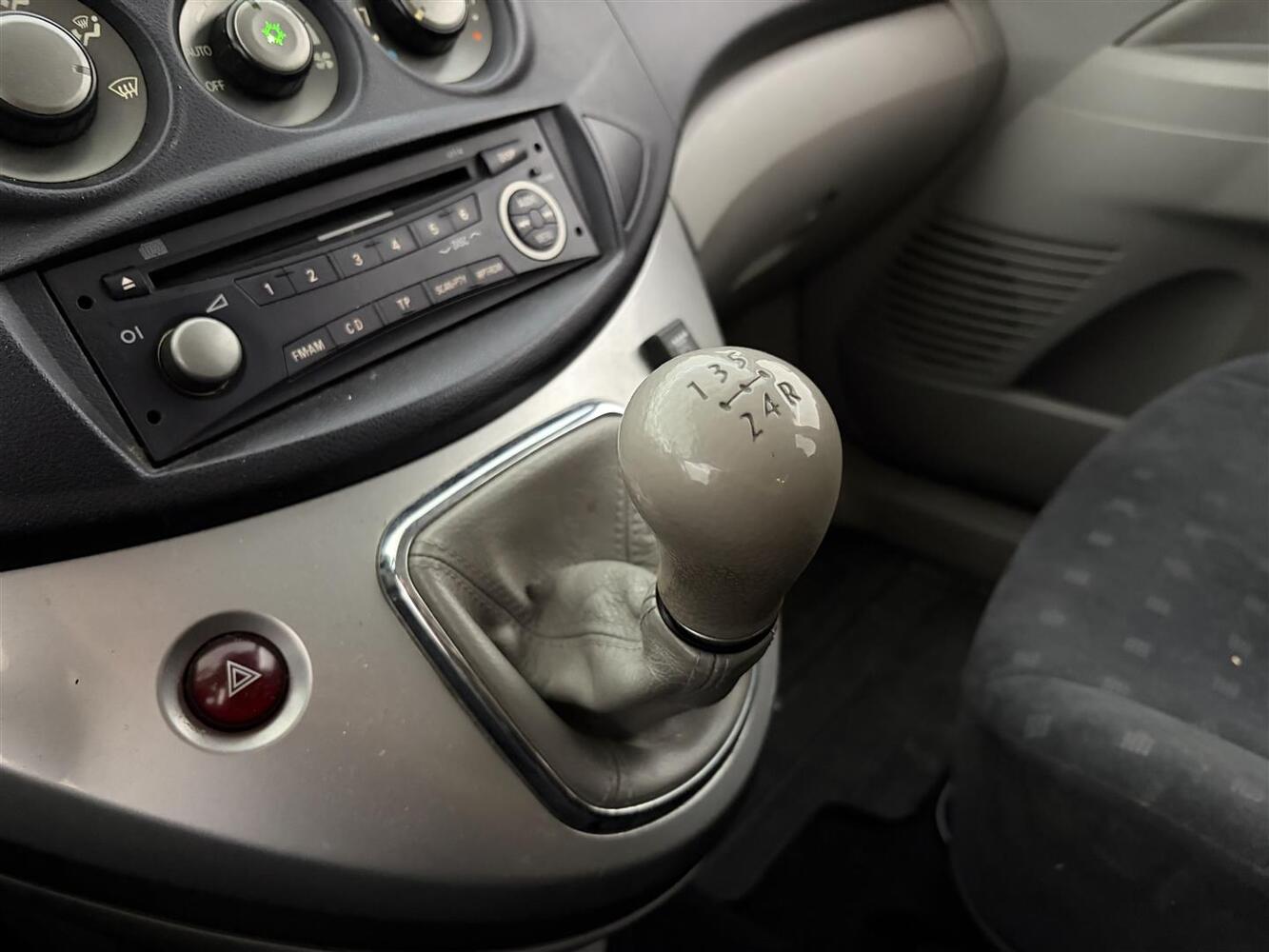 Mitsubishi Grandis vaihtoauto