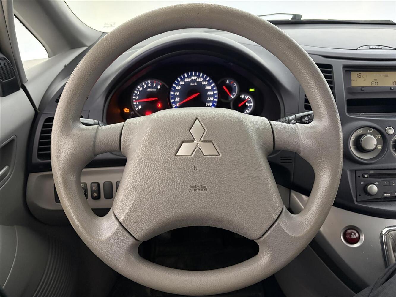 Mitsubishi Grandis vaihtoauto