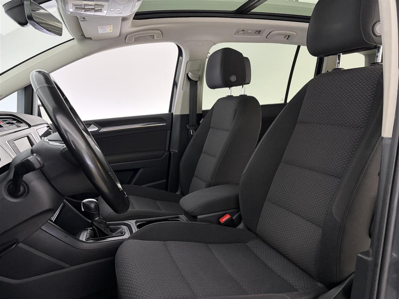 Volkswagen Touran vaihtoauto